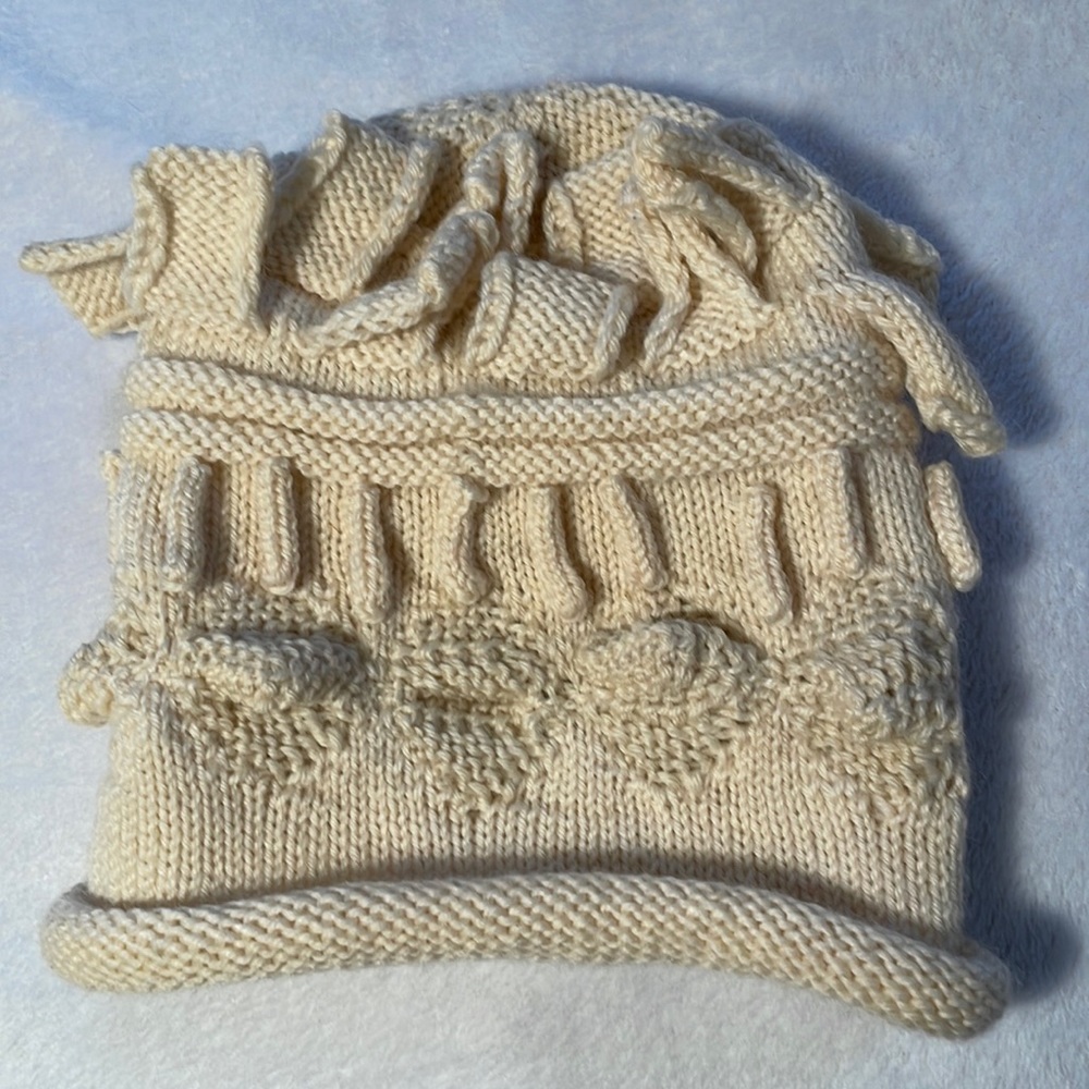 Mieko Mintz beanie/hat 🤍